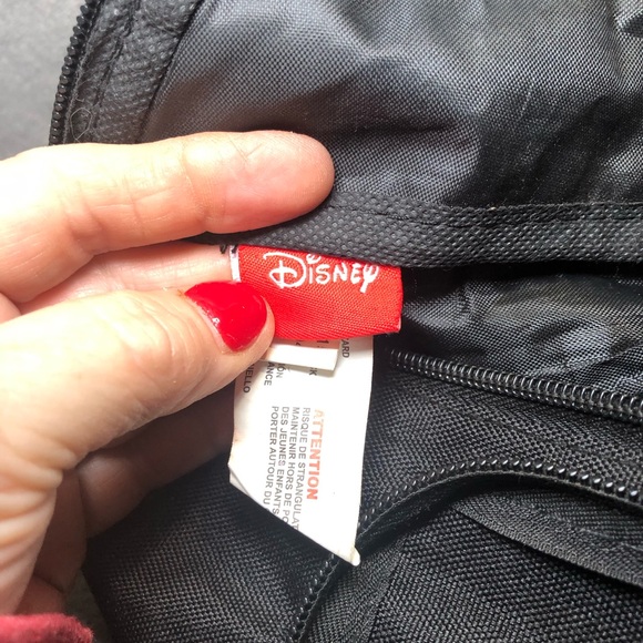 DISNEY MICKEY AND FRIENDS FANNY PACK WITH 2 ZIPPER COMPARTMENTS, 39” ROUND - Picture 8 of 10